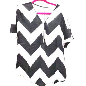 ``T25490 Black & Gray Zipper Front Tunic